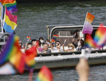大阪でLGBTイベント開催　虹色の旗掲げ、理解広める